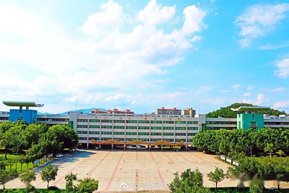 广东省高州市学校广东省高州市学校，教育之光